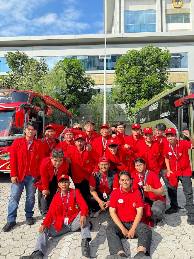 Kelompok KKN UNTAG Surabaya menuju Desa Payungrejo Mojokerto